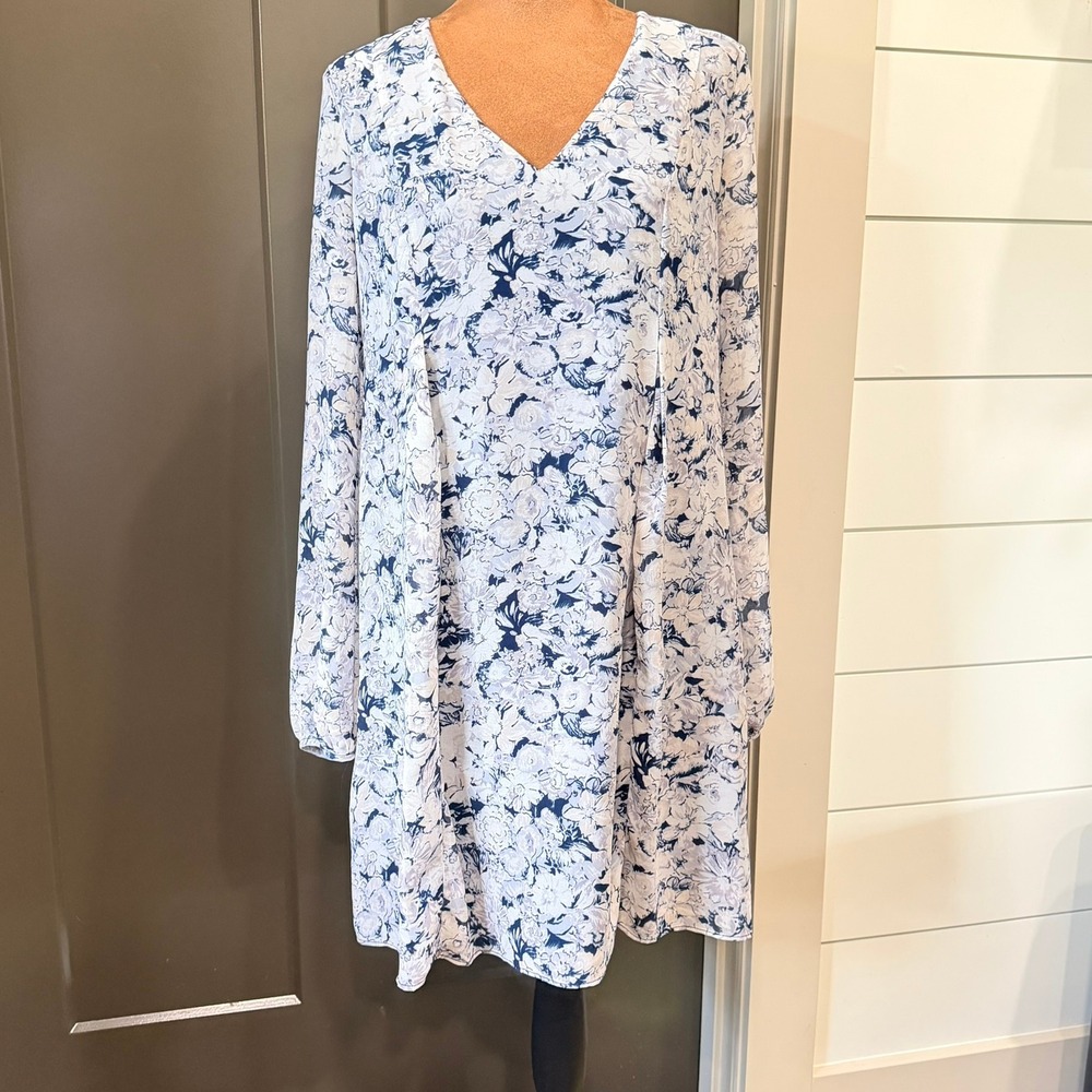 BCBGeneration Blue White Floral Tie Back V-Neck Shift Dress YBB6230241 Small